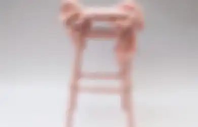 Desainer Ini Mengklaim Furnitur dari Lem dan Kertas Lebih Kuat ketimbang Kayu, Ini Alasannya!