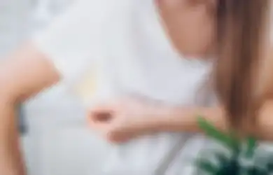 Hanya Bermodalkan Campuran Air Lemon, Siapa Sangka Kemeja Putih Bisa Kembali Cemerlang! Ibu-ibu Mesti Coba