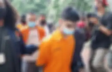 Peragakan Adegan Hubungan Badan, Ternyata Begini Cara Peserta Pesta Gay Tentukan Peran Sebagai Top, Bottom, atau Vers, Polisi: Memutar Botol Air Mineral