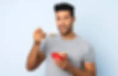 Buruknya Makan dan Minum Sambil Berdiri Bikin Saraf Tegang, Kandung Kemih Rusak Parah!
