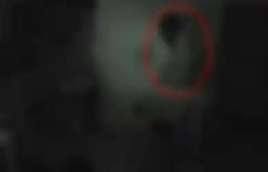 Kaget Temukan Sosok Ini di CCTV, Pemilik Rumah Ini Sebelumnya Bercerita Selalu Kehilangan Isi Kulkasnya, Mengerikan!