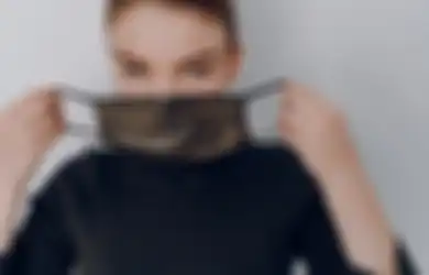 Meski Terlindung di Balik Masker, Ternyata Kita Tetap Wajib Aplikasikan Sunscreen di Wajah loh