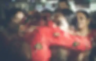 Tinggal Resepsi Tapi Pengantin Pria Tiba-tiba Jatuh Sakit dan Meninggal Dunia Usai Ucapkan Ijab Qobul, Mempelai Wanita Terpaksa Naik Pelaminan Sendirian, Videonya Ketika Nangis Saat Foto Bareng Tamu Undangan Viral