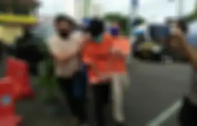 Tetangga Beberkan Tingkah Laku Sehari-hari Usai Ditinggal Ibunya Kawin Lagi, Penusuk Syekh Ali Jaber Ternyata Senang Posting Foto-foto Begini 