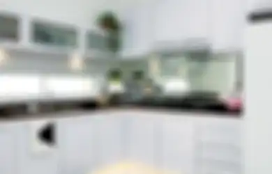 Gandakan Dapur Mungil dengan Cermin, Lihat Perubahan yang Terjadi