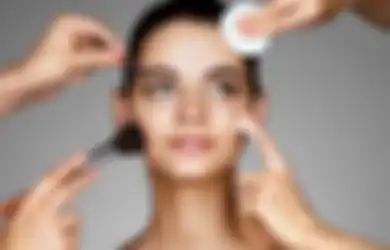 Cuma Bikin Tampilan Tua, Remaja Tak Perlu Punya 5 Produk Makeup Ini!