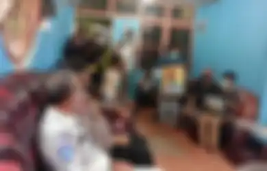 Masih Tertidur Saat Ibunya Pamit Berangkat Apel Pagi, Putra Sulung Bripka Christin Menangis Peluk Foto Almarhumah Sang Polwan: Bapak Kapolda, Tolong Proses Orang yang Sudah Tabrak Mama