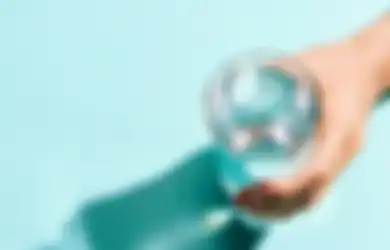 Manfaat Enggak Terduga Minum Air Putih Dingin! Berat Badan Turun?