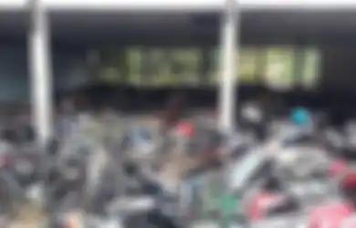 Melihat 'Kuburan Motor' di Bekasi, Motor Tilang dan Bekas Kecelakaan Berceceran di Tempat Ini