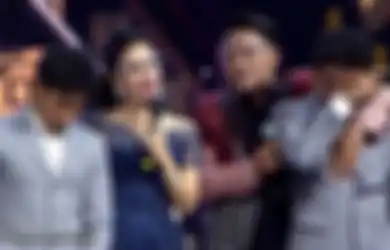 Seolah Tak Lagi Kuat Menahan Cobaan, Tangis Rizki DA Mengucur Deras Saat Nyanyikan Lagu 'Air Mata Perkawinan': Komentar Orang-orang Kok Jahat Banget Ya..