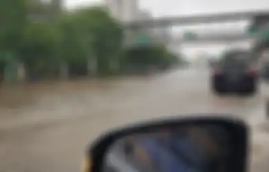 Waspada Banjir Melanda, Siapin Tas Siaga dan Hal-Hal yang Perlu Dibawa Ini