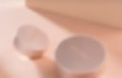 Review Cushion Lokal Kekinian, Rabbit Habit 2in1 Moon Glow Cushion
