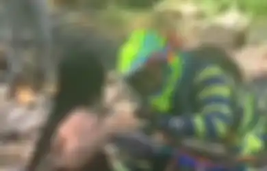 Cuma Pasrah Tertangkap Kamera, Begini Alasan Netizen Ogah Bela Wanita Berkemben Usai Dapat Perlakuan Menjijikan dari Pemotor Trail