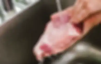 Bau Mulut & 8 Dampak Buruk Makan Daging Berlebihan Bagi Kesehatan! 