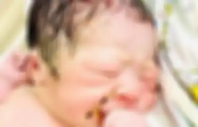 Foto Bayi Baru Lahir Pegang Alat Kontrasepsi Bikin Geger, Dokter di Rumah Sakit Jelaskan Kronologi Kejadiannya