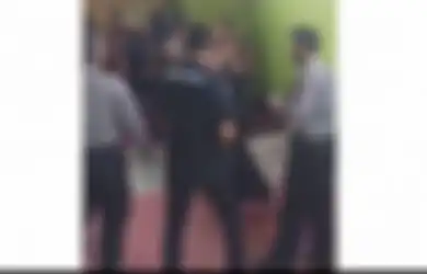 Coreng Nama Baik Kepolisian, Viral Video Polisi Dangdutan di Polsek Gondang Tulungagung, Kepala Desa Jarakan: Kami Patungan untuk Memberi Kejutan