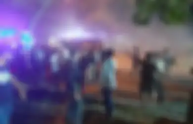 Unjuk Rasa Tolak Pengesahan UU Cipta Kerja Berakhir Ricuh, Mahasiswa Ditembaki Gas Air Mata, Sejumlah Polisi Alami Luka-luka