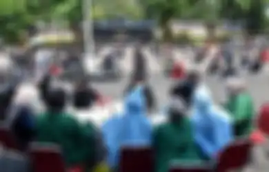 Dosen di Surabaya Janji Beri Nilai A, Emak-emak Ini Merengek Minta Anaknya Dikembalikan Usai Demo UU Cipta Kerja Ricuh