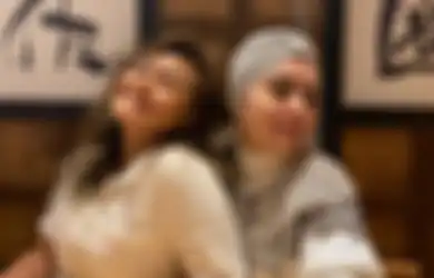 Gaya Kompak Anak Eko Patrio, Nayla Ayu dan Mama Pakai Outfit Putih