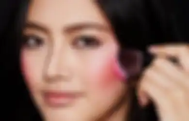 Ternyata Kita Salah! Ini Teknik Pakai Blush On yang Benar Biar Natural