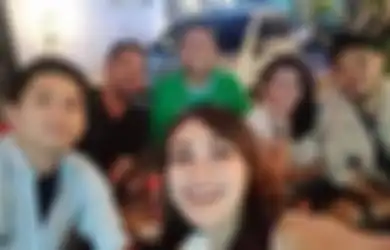 Umi Kalsum Sebut Calon Mantunya Punya Tabiat Beda dari Yang Sebelumnya, Ayu Ting Ting dan Adit Jayusman Akhirnya Berani Lakukan Ini di Depan Kamera, Gelar Lamaran?