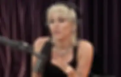Miley Cyrus Ungkap Penyebab Suaranya Kini Berubah Jadi Super Berat dan Mirip Cowok