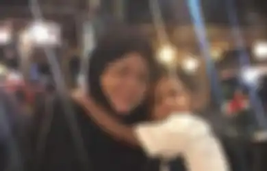 6 Tahun Merawat Penuh Cinta, Perempuan Ini Berlinang Air Mata Saat Serahkan Anak Angkatnya Kembali ke Pangkuan Ibu Kandung: Umi Perlu Belajar untuk Mengikhlaskan