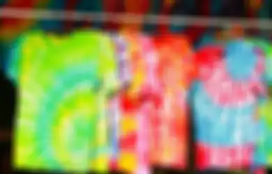 Motif Tie Dye Lagi Nge-Hitz, Ternyata Simbol Perlawanan Masyarakat Amerika Tahun 1960-an
