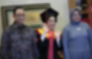 Wisuda Online, Manisnya Putri Anies Baswedan, Mutiara Baswedan, Kenakan Kebaya Putih
