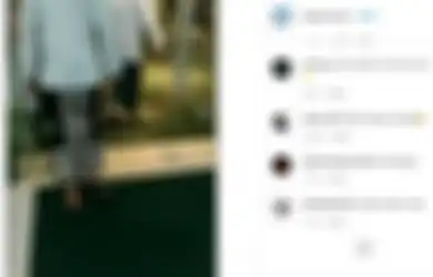 Videonya Viral hingga Bikin Warganet Terheran-heran, Dua Santri Ini Saking Sopannya Melepas Sandal Saat Masuk ke Bioskop, Netizen: Dikira Karpet Masjid