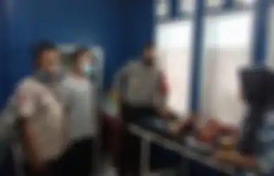 Tembok Dinding Rumahnya Roboh Saat Gempa, Pria di Ciamis Ini Pasang Badan Jadi Penghalau Reruntuhan untuk Bayinya, Intip Aksi Heroiknya