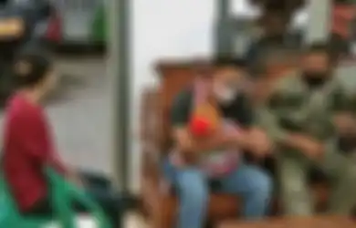 Sambil Gendong Bayi, Suami Gerebek Istri yang Selingkuh dengan Duda di Indekos, Begini Kata Satpol PP