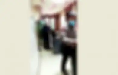 Bikin Ribut di Kantor Anies Baswedan, Wanita Ini Berhasil Menyelinap ke Lantai 12 Bawa Bensin, Teriak-teriak Histeris Ancam Bakar Gedung Balai Kota DKI Jakarta: Saya Tidak Terima, Nyawa Hilang!
