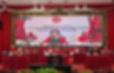 Pergoki Anak Buahnya Duduk Saat Nanyikan Lagu Indonesia Raya, Megawati Semprot Kader PDI-P: Gimana Sih Kalian, Ketua Umumnya Berdiri Loh!