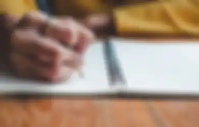 Lagi Banyak Pikiran? Tulis Semuanya di Diary, Ini 3 Manfaatnya!