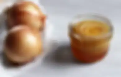 7 Manfaat Kesehatan Minum Bawang Bombay & Madu Saat Perut Kosong!