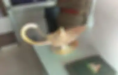 Duit Rp 4,8 Miliyarnya Melayang, Dokter Ini Kena Tipu Usai Beli Lampu Aladdin Kuno yang Dipercaya Bisa Keluarkan Jin, Ternyata Cuma Benda Pajangan Logam Biasa