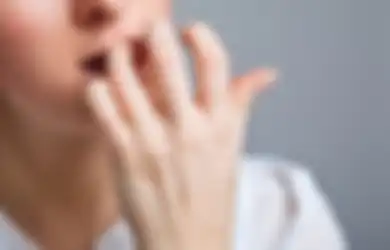Waspada! Ada Dampak Buruk Bagi Kesehatanmu Kalo Punya Kebiasaan Gigit Kuku