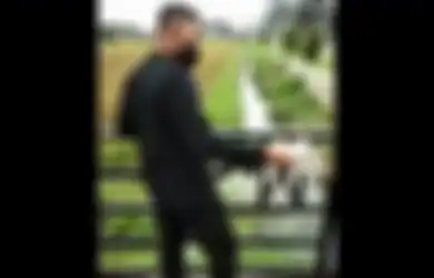 Hati Nuraninya Udah Mati, Oknum Polisi Ini Tanpa Rasa Bersalah Buat Video Aksi Lempar Anak Kucing ke Parit, Mabes Polri Cari Pelaku Usai Viral di Medsos