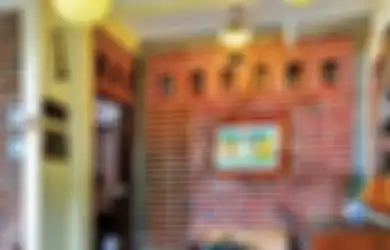 Mulai dari Radio Jadul hingga Setrikaan Antik, Hunian Unik ini Ampuh Buatmu Ingat Kembali Kampung Halaman