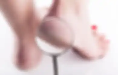 Atasi Telapak Kaki Kasar & Pecah-Pecah dengan DIY Foot Mask Ini. Super Mudah!