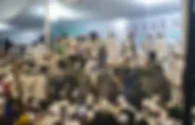 Bikin Kerumunan Hingga Dipanggil Polisi, Poster Habib Rizieq Diturunkan Pria Berbaju Loreng, Sosok Ini Yakin Pelakunya Bukan TNI