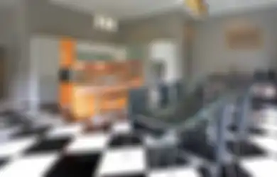 Olah Lantai dengan Pemasangan Diagonal beri Kesan Luas pada Ruang