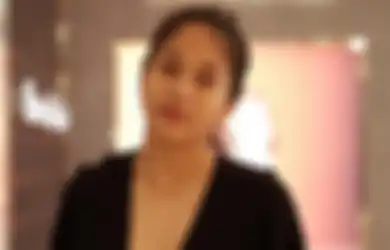 8 Ide OOTD Pakai Outfit Hitam ala Adik Putri Marino, Sitha Marino!