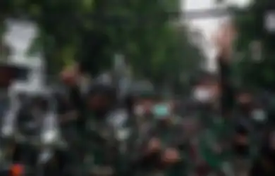 Dibantah Mabes TNI Tapi Terlanjur Viral, Pangdam Jaya Mendadak Buka Suara Usai Video Pria Seragam Loreng Copoti Baliho Habib Rizieq Dikecam: Itu Perintah Saya!