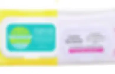 Battle Makeup Remover Tissue: Ariul vs Corine de Farme! Aman di Wajah?