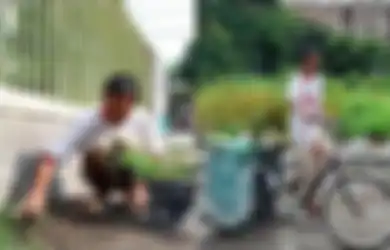 Temukan Uang Tunai Segepok Bernilai Rp 15 Juta, Pemulung di Sukoharjo Rela Tunggu Pemilik dari Pagi Sampai Maghrib Demi Kembalikan Barang Temuannya: Saya Dikasih Imbalan Tapi Tidak Mau