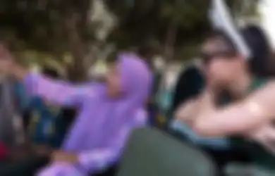 Nekat Menyebrang Pulau Agar Bisa Ketemu Nikita Willy, Kelakuan Ibu-ibu Ini Bikin Indra Priawan Melongo Tak Percaya: Buat Ketemu Doang?