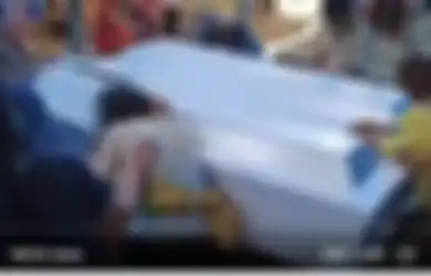 Teroris Kelompok MIT Poso Tak Henti Tabur Kengerian, Viral Video Pelayat yang Histeris Sembari Memeluk dan Mengusap Peti Mati Keluarga Korban: yang Melakukan Adalah Orang-orang Biadab
