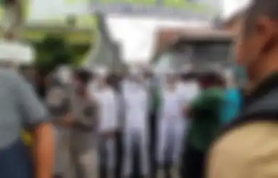 Disentil Soal Kerumunan Saat Daftar Pilkada Usai Habib Rizieq Dipanggil Polisi, Anak Jokowi Balas Komentar Menohok: Saya Siap Dihukum!